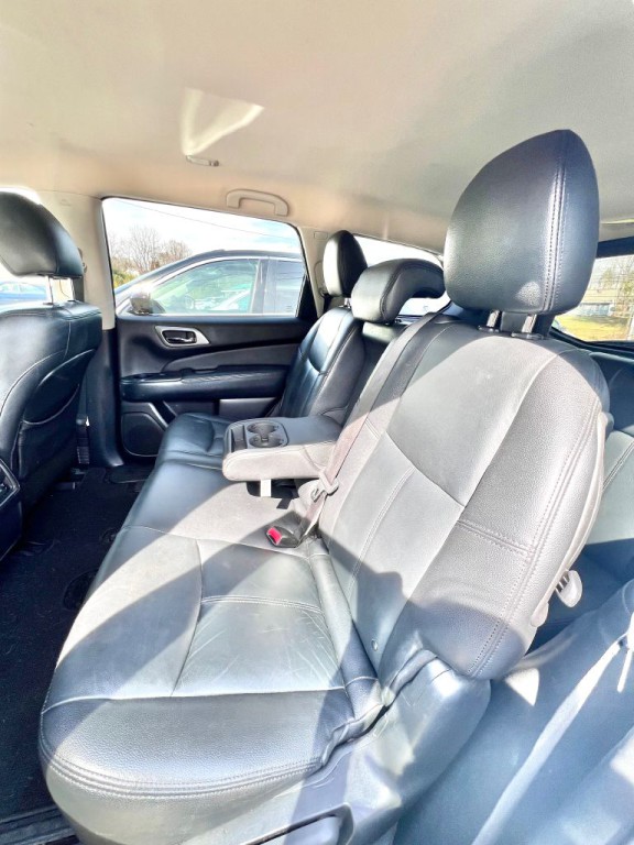 2015 Nissan Pathfinder Image 9