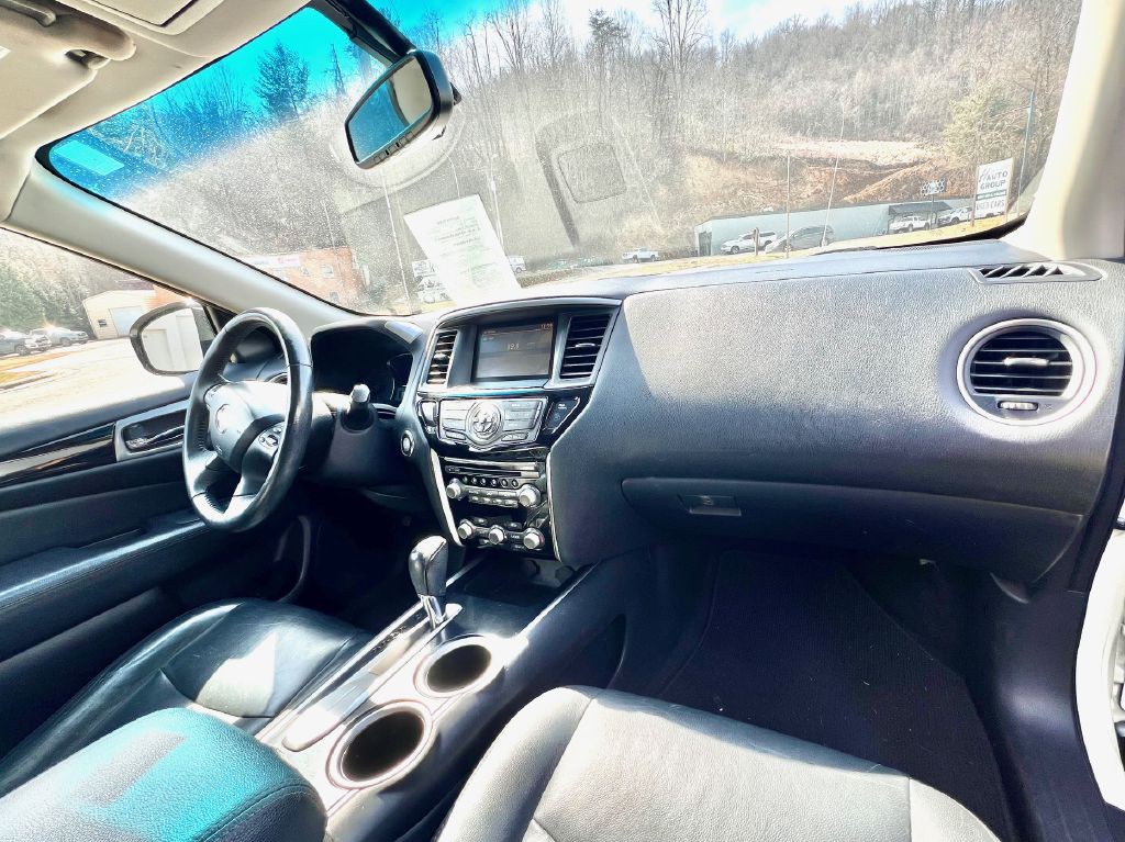 2015 Nissan Pathfinder Image 16