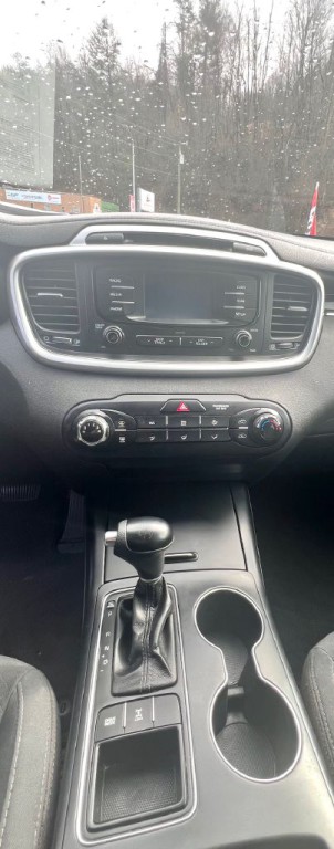 2018 Kia Sorento Image 2