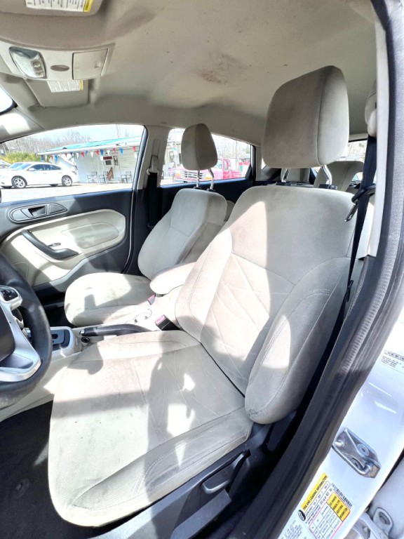 2017 Ford Fiesta Image 12