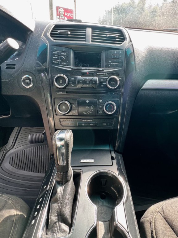 2016 Ford Explorer Image 9