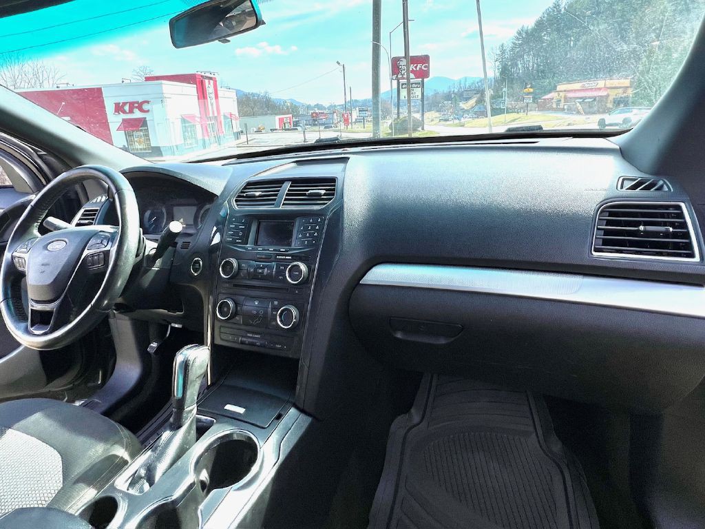 2016 Ford Explorer Image 16