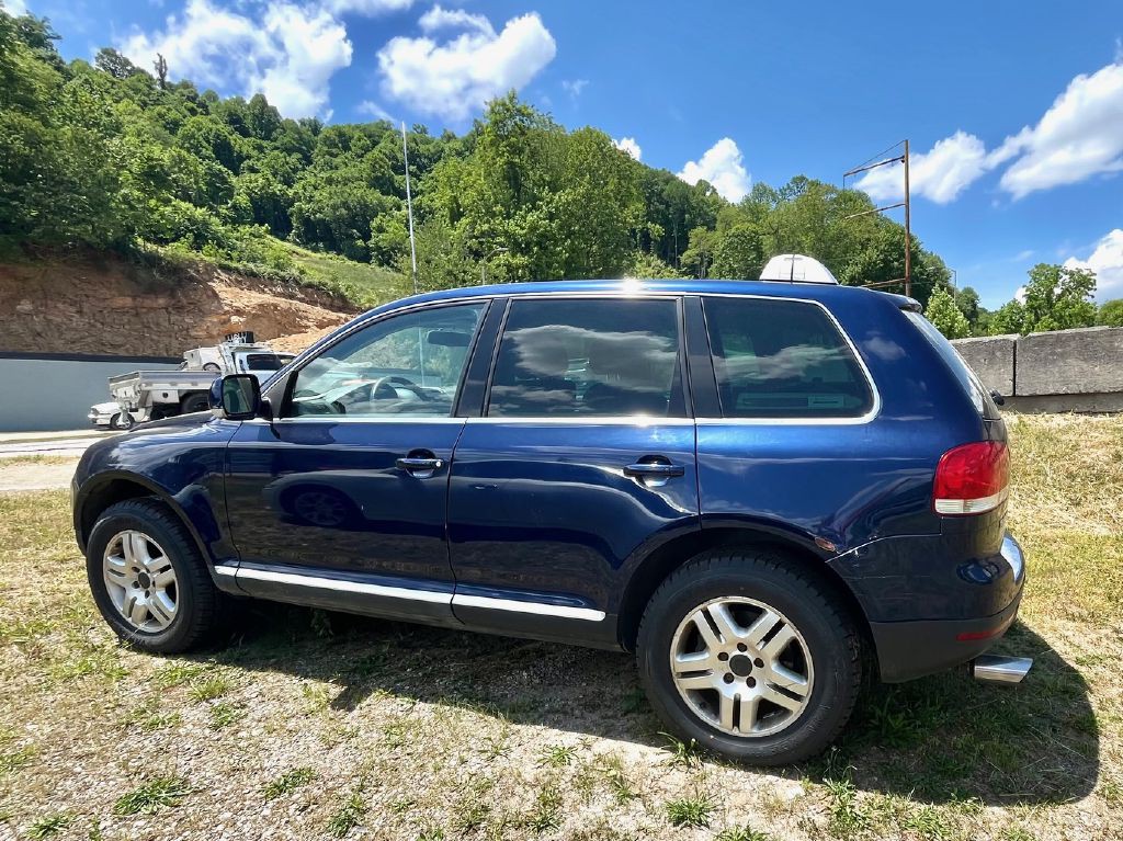 2004 Volkswagen Touareg Image 1