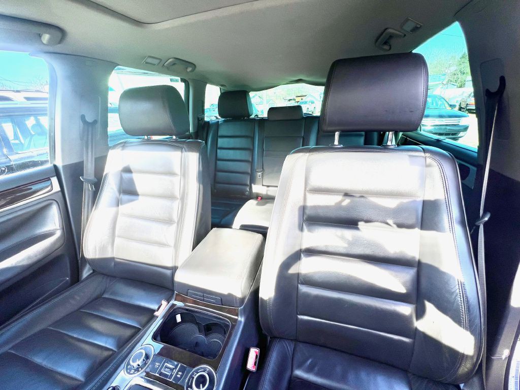 2004 Volkswagen Touareg Image 8