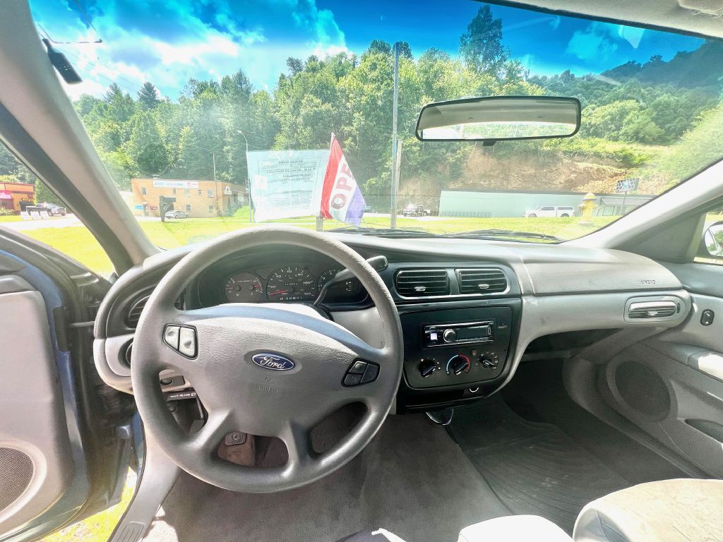 2002 Ford Taurus Image 2