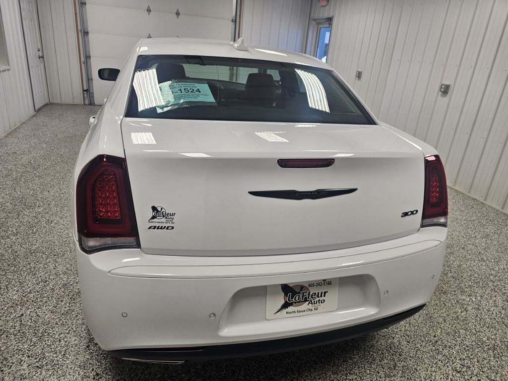 2022 Chrysler 300 Image 5