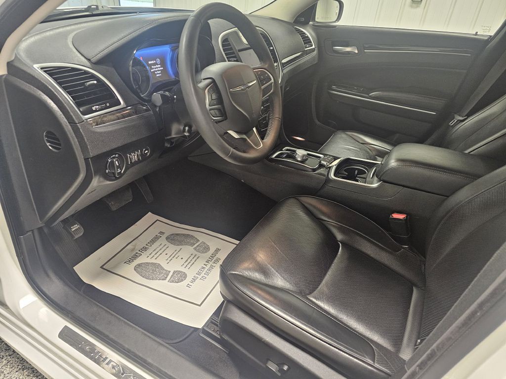 2022 Chrysler 300 Image 9