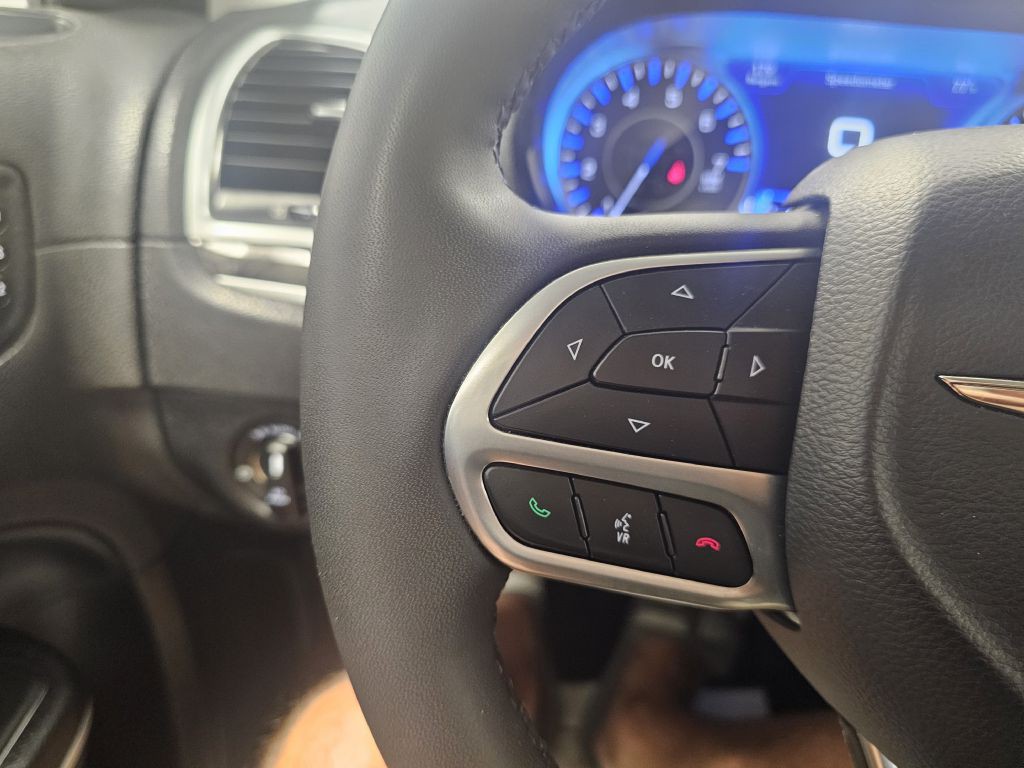 2022 Chrysler 300 Image 18