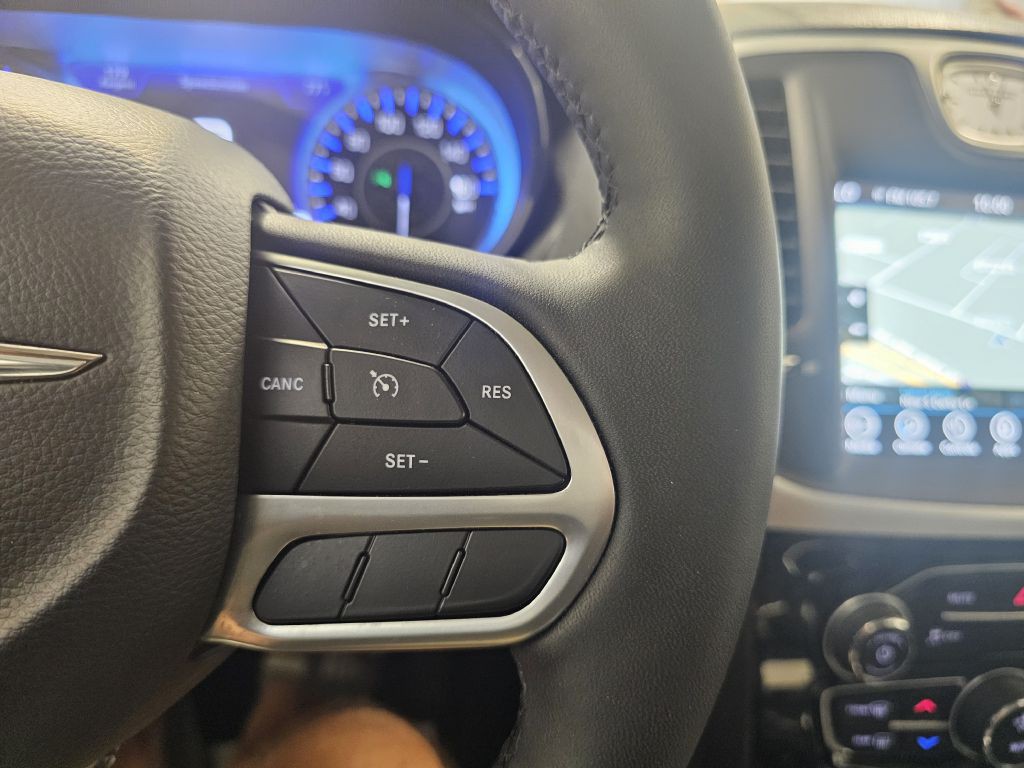 2022 Chrysler 300 Image 19