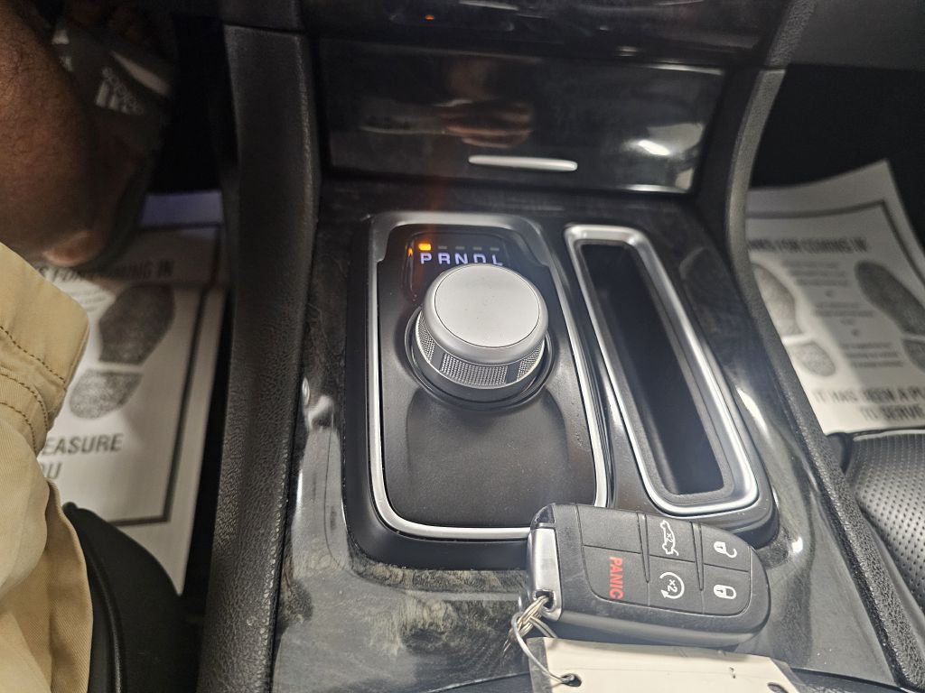 2022 Chrysler 300 Image 21