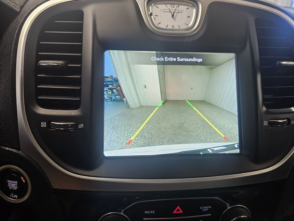 2022 Chrysler 300 Image 22