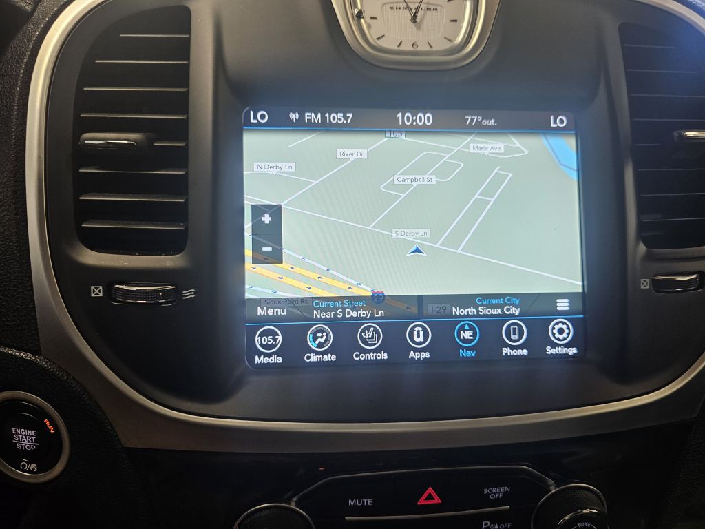 2022 Chrysler 300 Image 23