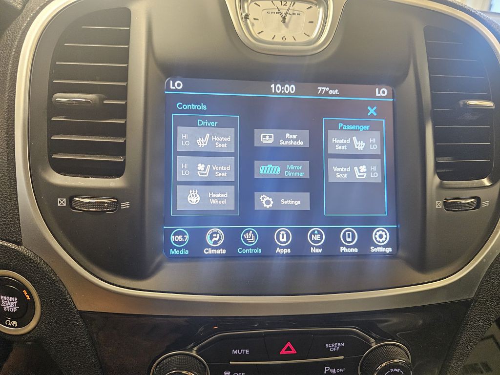 2022 Chrysler 300 Image 24