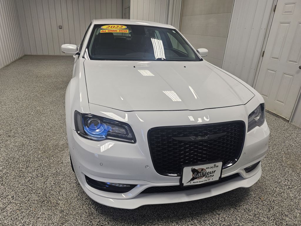 2022 Chrysler 300 Image 3