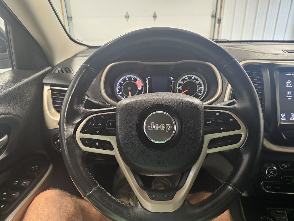 2017 Jeep Cherokee Image 17
