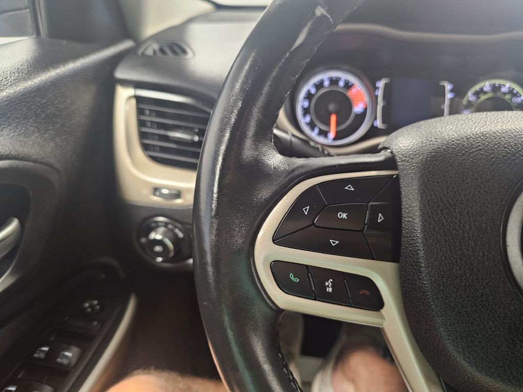 2017 Jeep Cherokee Image 18