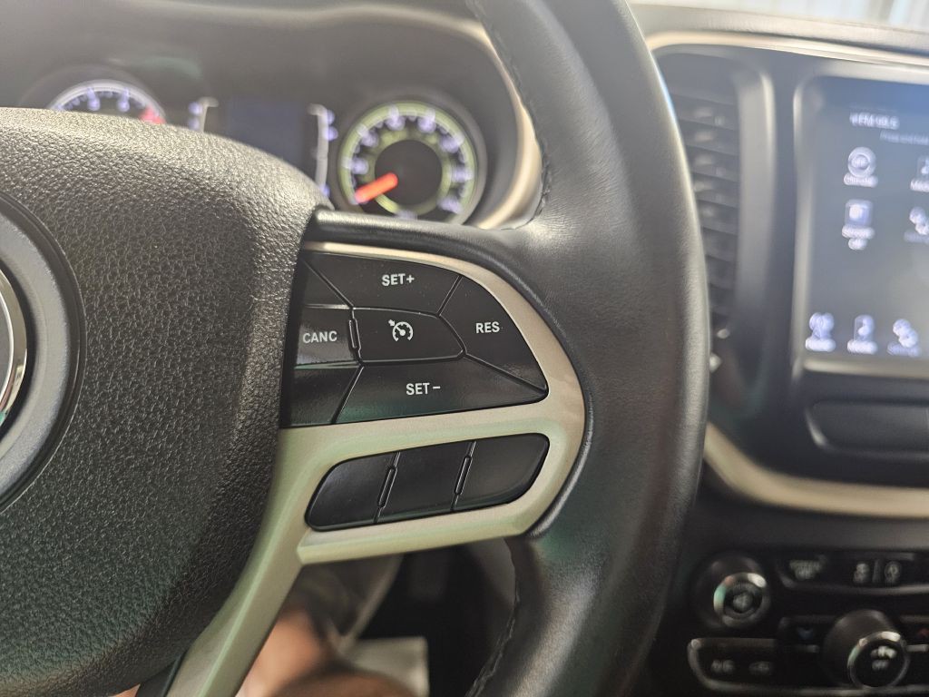 2017 Jeep Cherokee Image 19