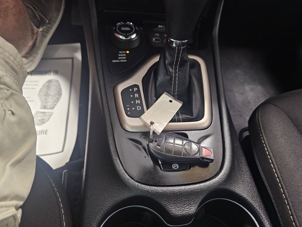 2017 Jeep Cherokee Image 20