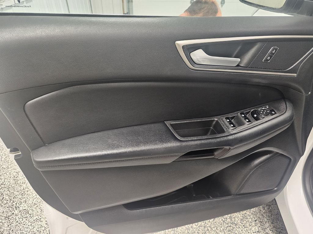 2022 Ford Edge Image 8