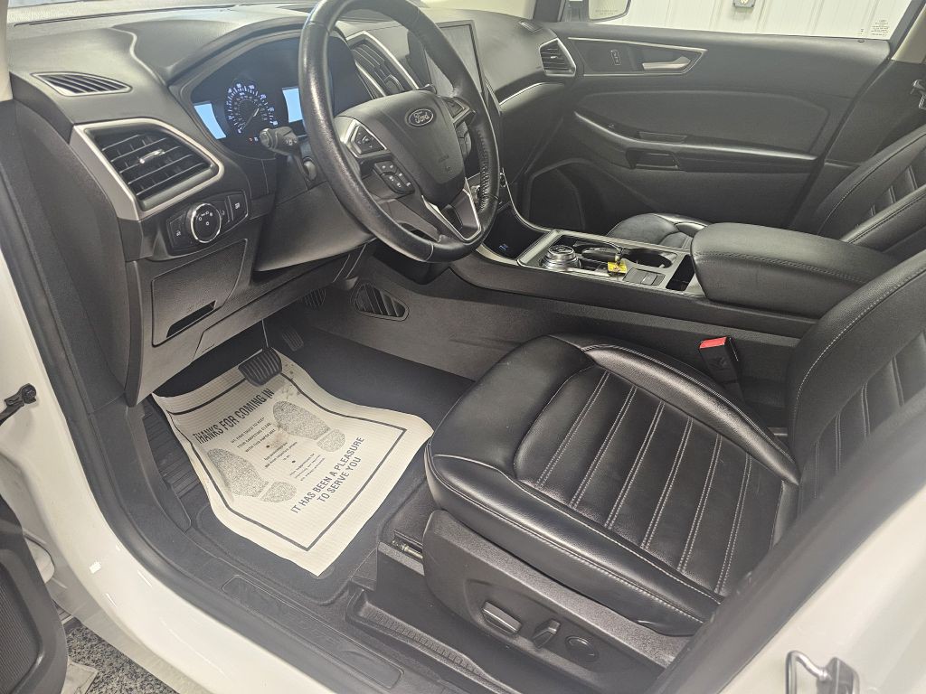 2022 Ford Edge Image 9