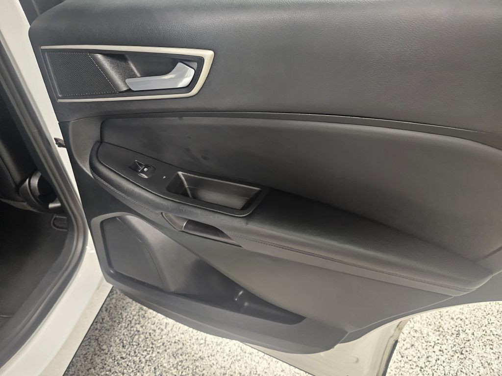 2022 Ford Edge Image 13