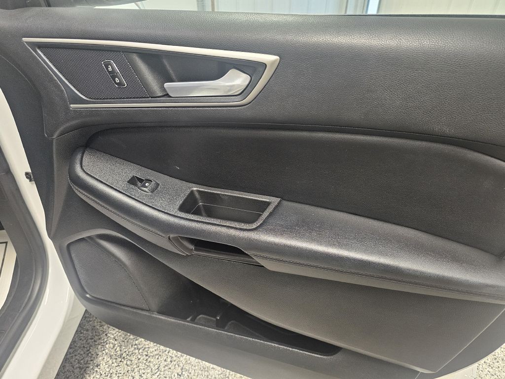 2022 Ford Edge Image 15