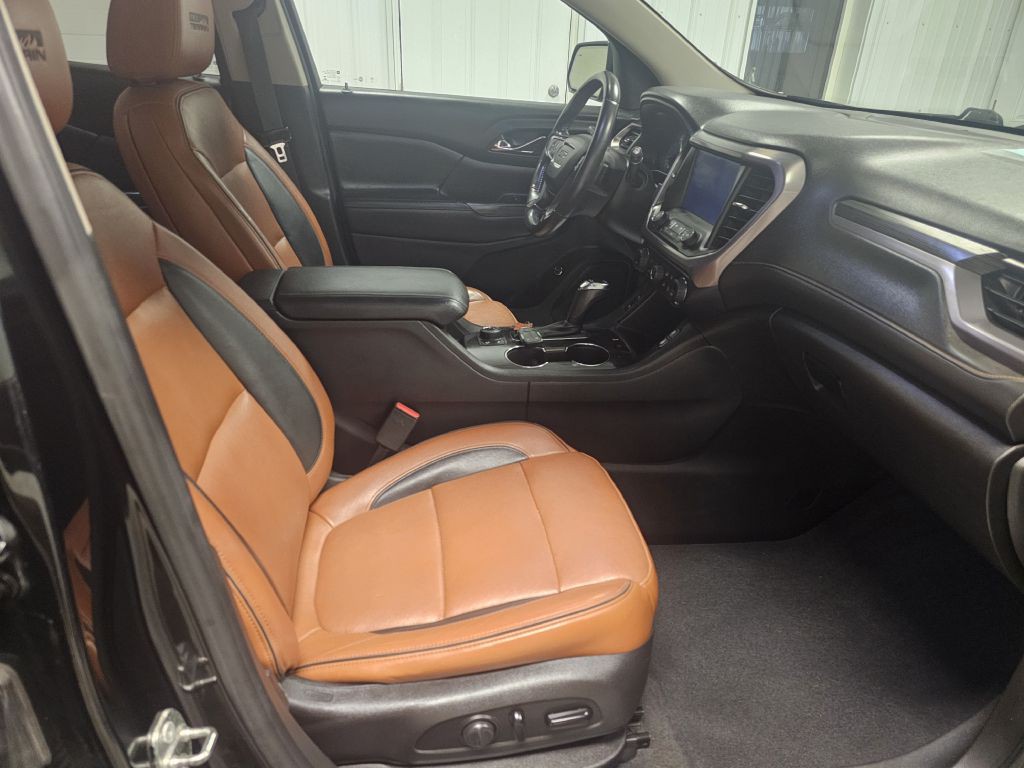 2017 GMC Acadia Image 16