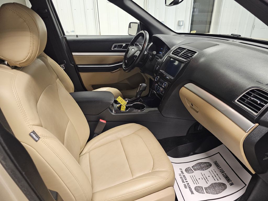 2017 Ford Explorer Image 17
