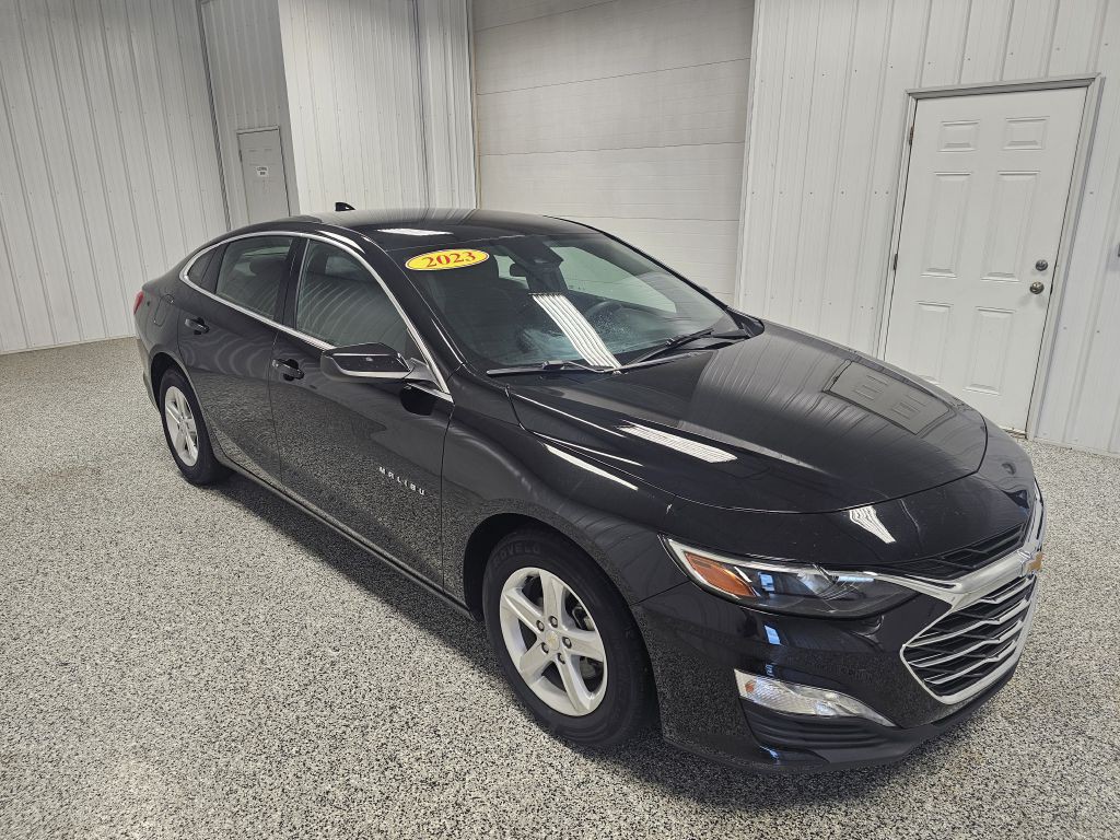 2023 Chevrolet Malibu Image 2
