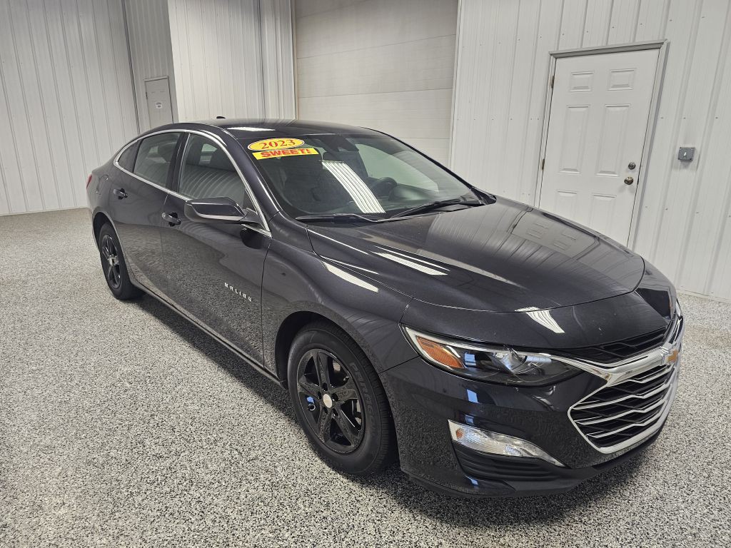 2023 Chevrolet Malibu Image 2
