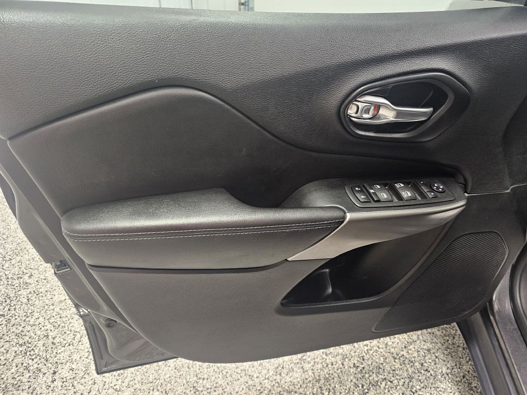 2021 Jeep Cherokee Image 8