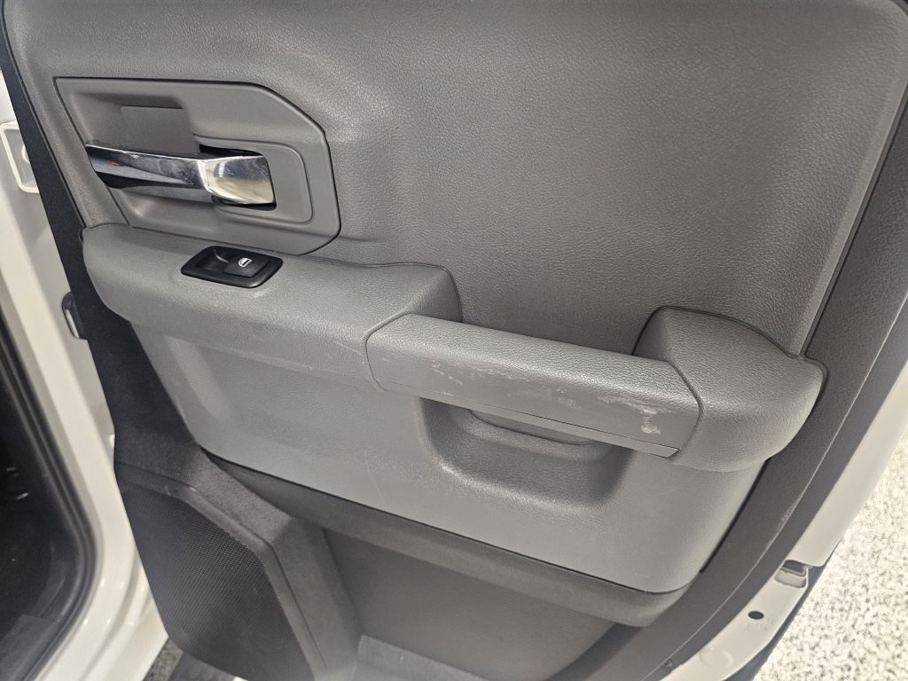 2016 RAM 1500 Image 12