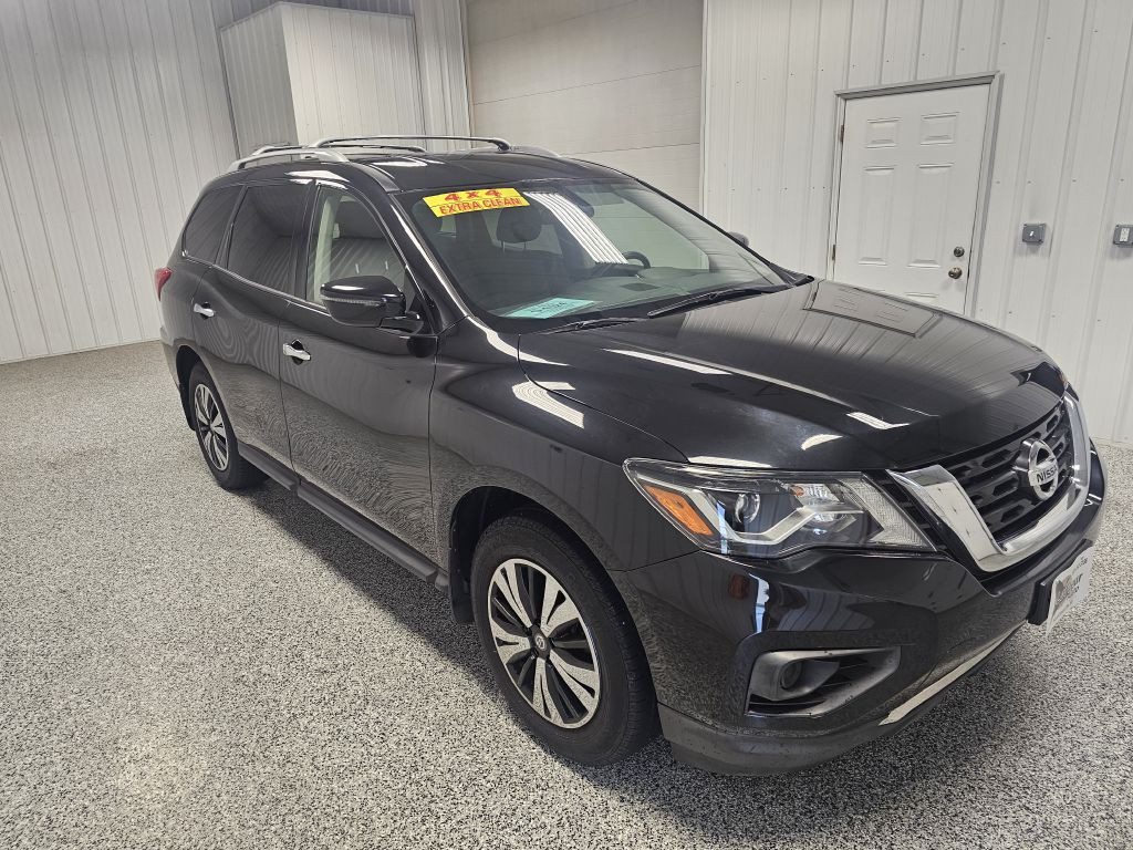 2020 Nissan Pathfinder Image 2