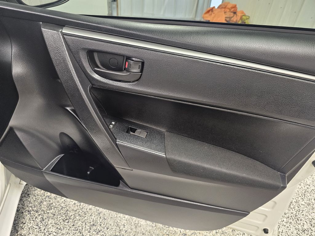2015 Toyota Corolla Image 15