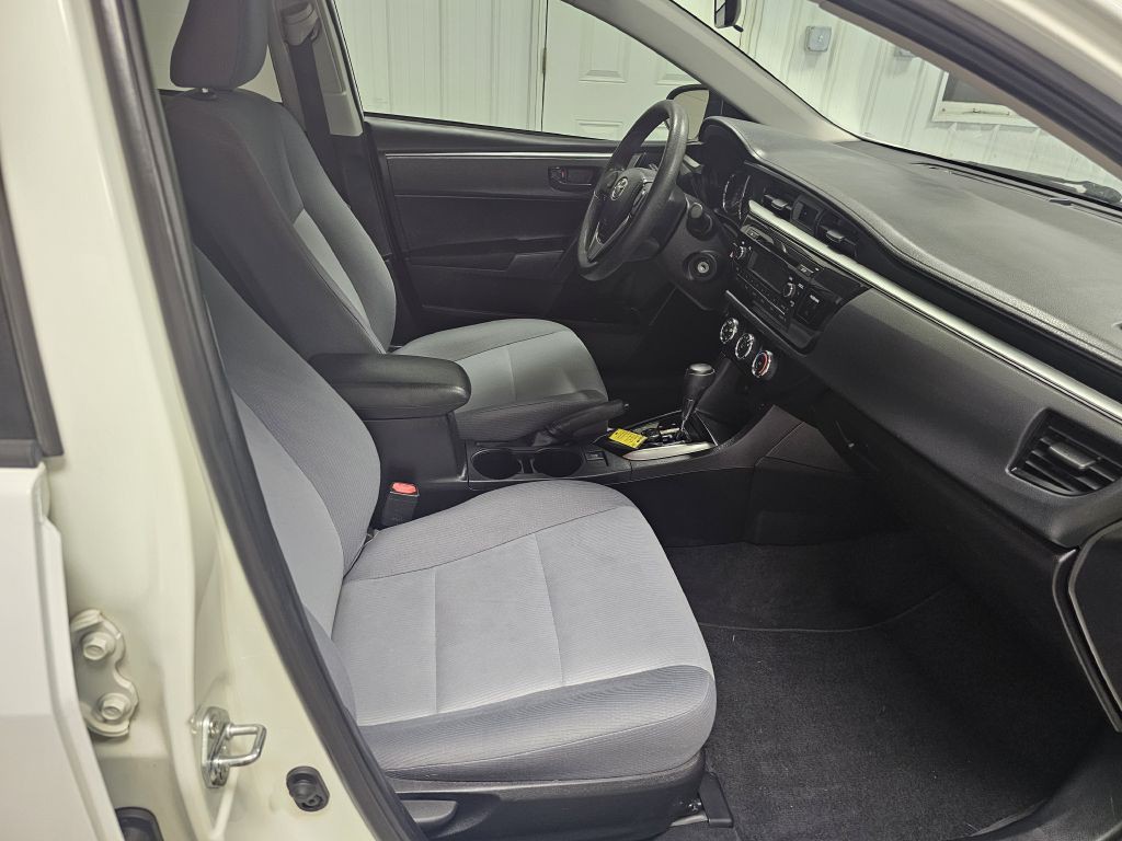 2015 Toyota Corolla Image 16