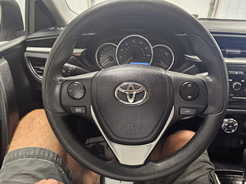 2015 Toyota Corolla Image 17
