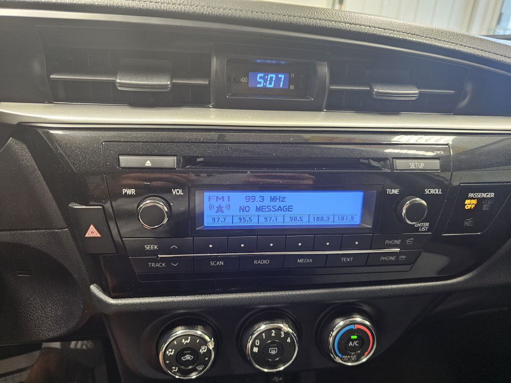 2015 Toyota Corolla Image 19