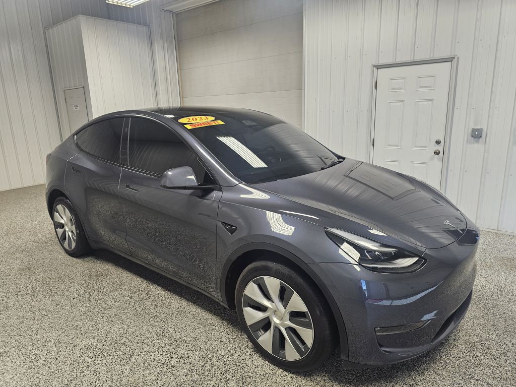 2023 Tesla Model Y Image 2