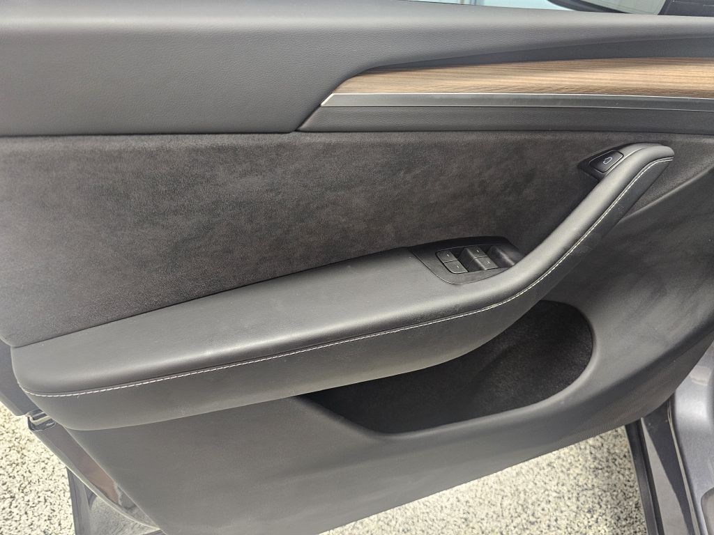 2023 Tesla Model Y Image 8