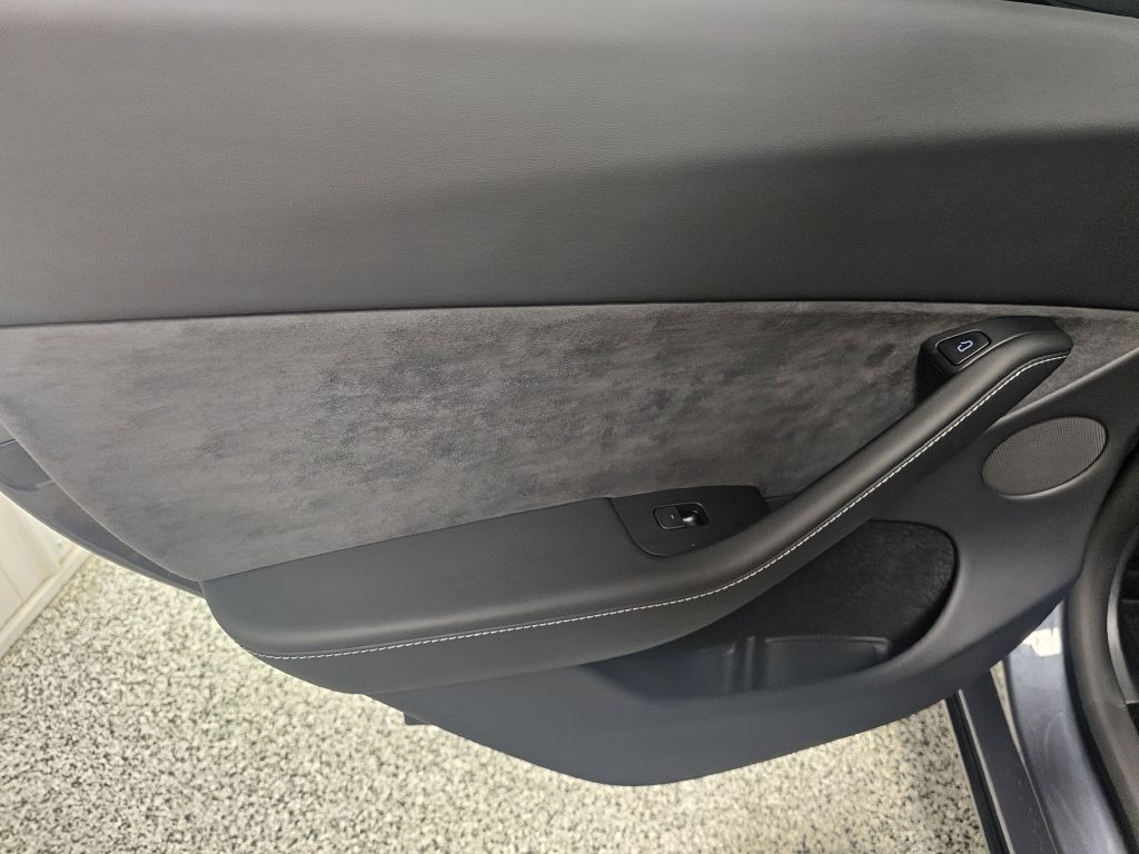 2023 Tesla Model Y Image 10