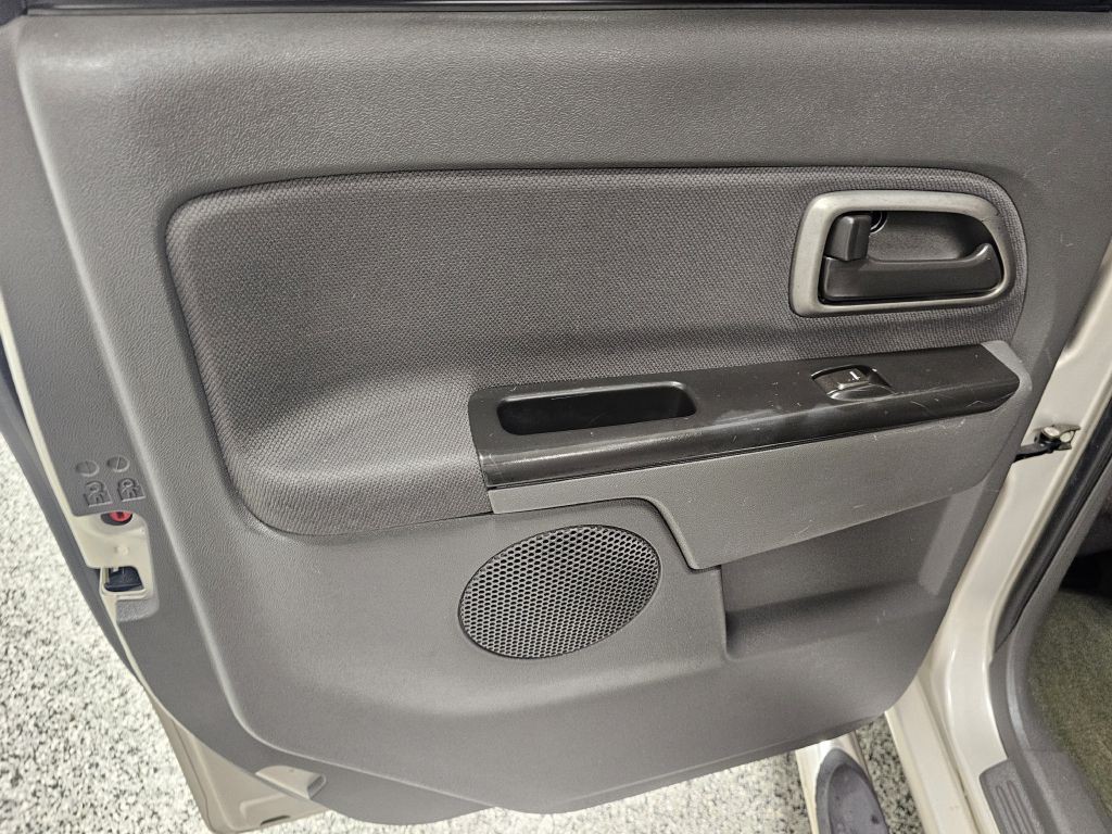 2005 Chevrolet Colorado Image 10