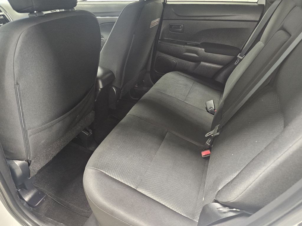 2014 Mitsubishi Outlander Image 10