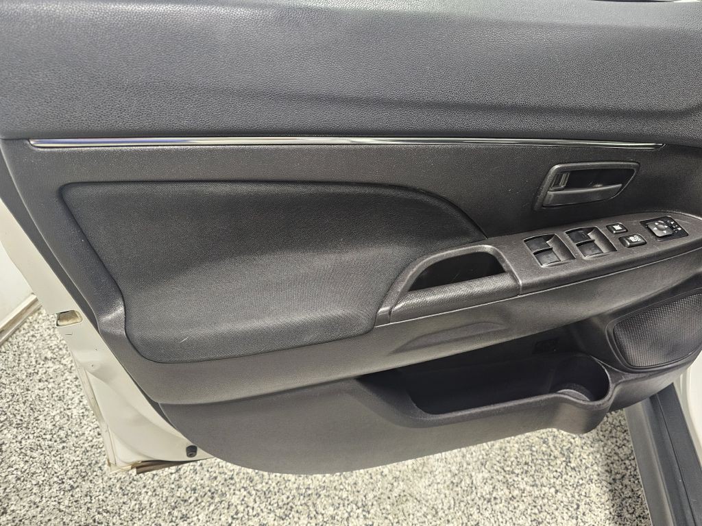 2014 Mitsubishi Outlander Image 8