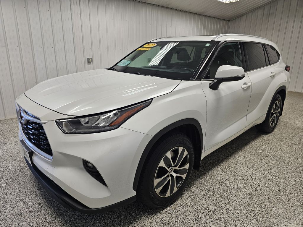 2022 Toyota Highlander Image 1