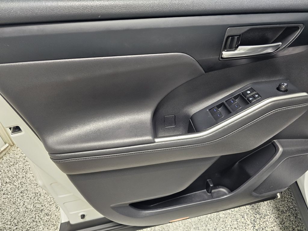 2022 Toyota Highlander Image 9