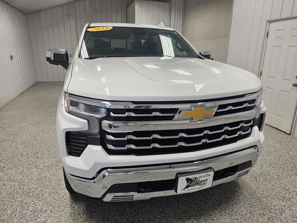 2023 Chevrolet Silverado 1500 Image 3