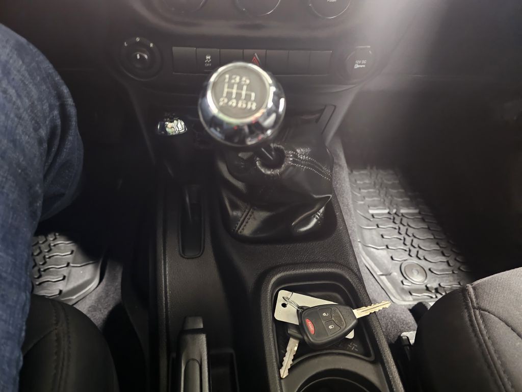 2016 Jeep Wrangler Image 16