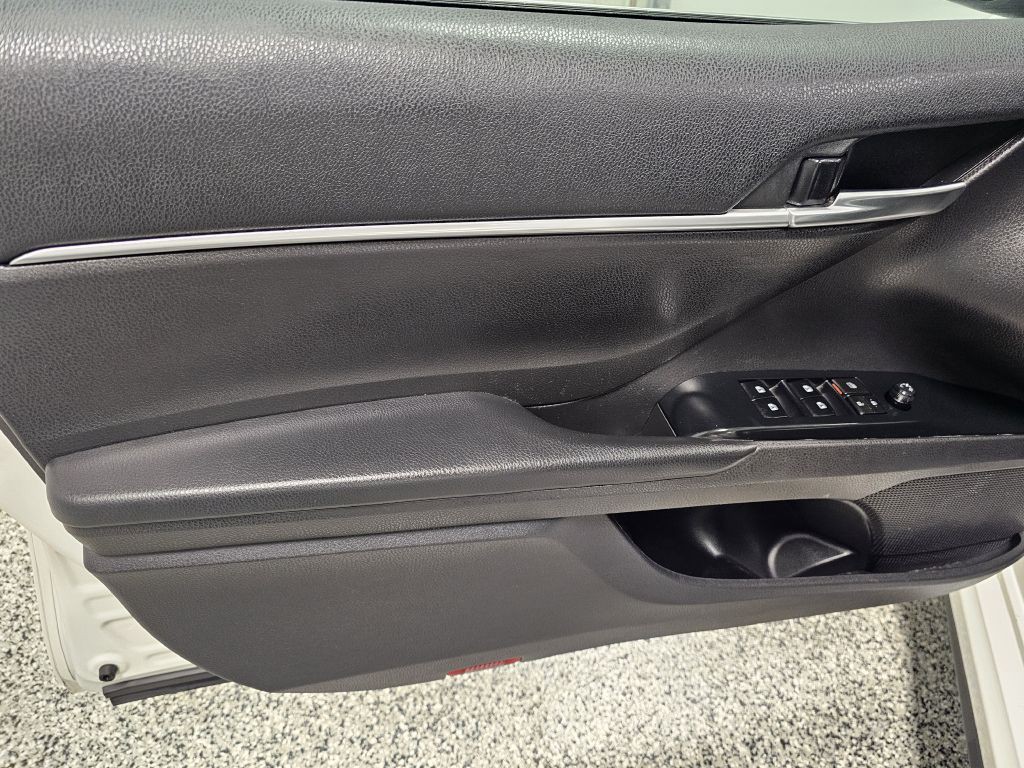 2020 Toyota Camry Image 8
