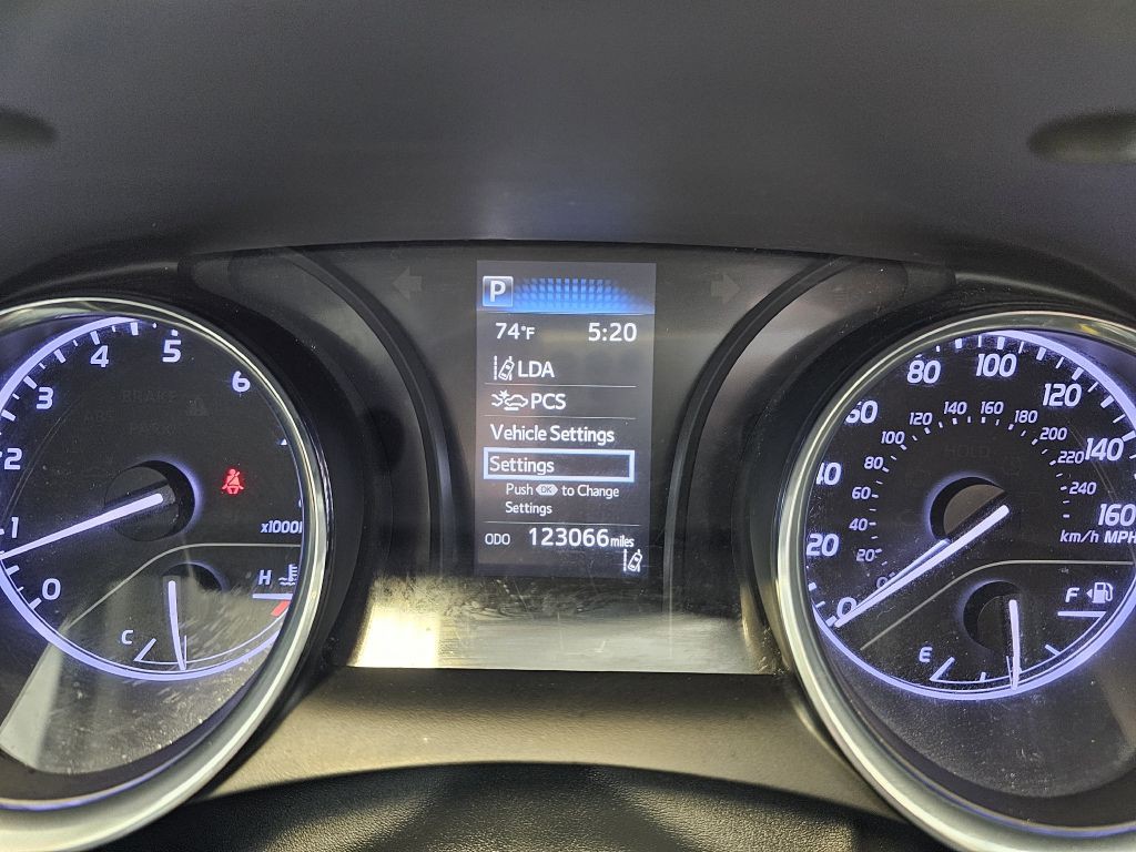 2020 Toyota Camry Image 25