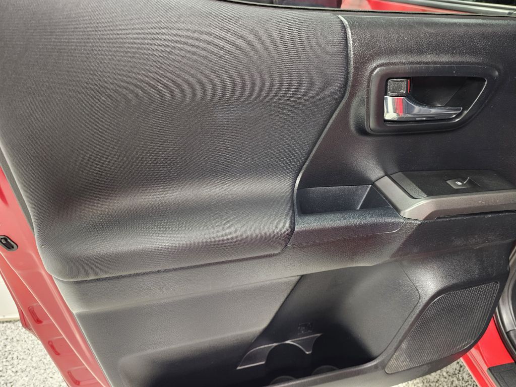 2016 Toyota Tacoma Image 10